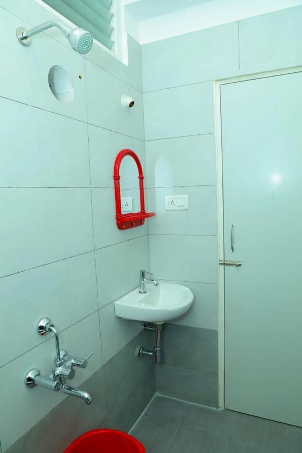 بونديتْشيري Lia'S Homestay المظهر الخارجي الصورة