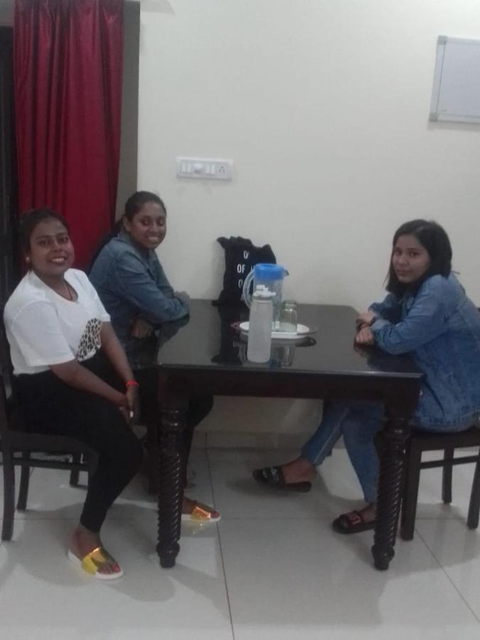 بونديتْشيري Lia'S Homestay المظهر الخارجي الصورة